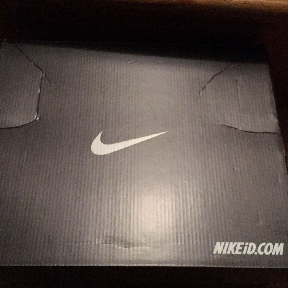 “$ALE”NICE &NEW Nike iridescent AF1 size 9.5 - Picture 2 of 3